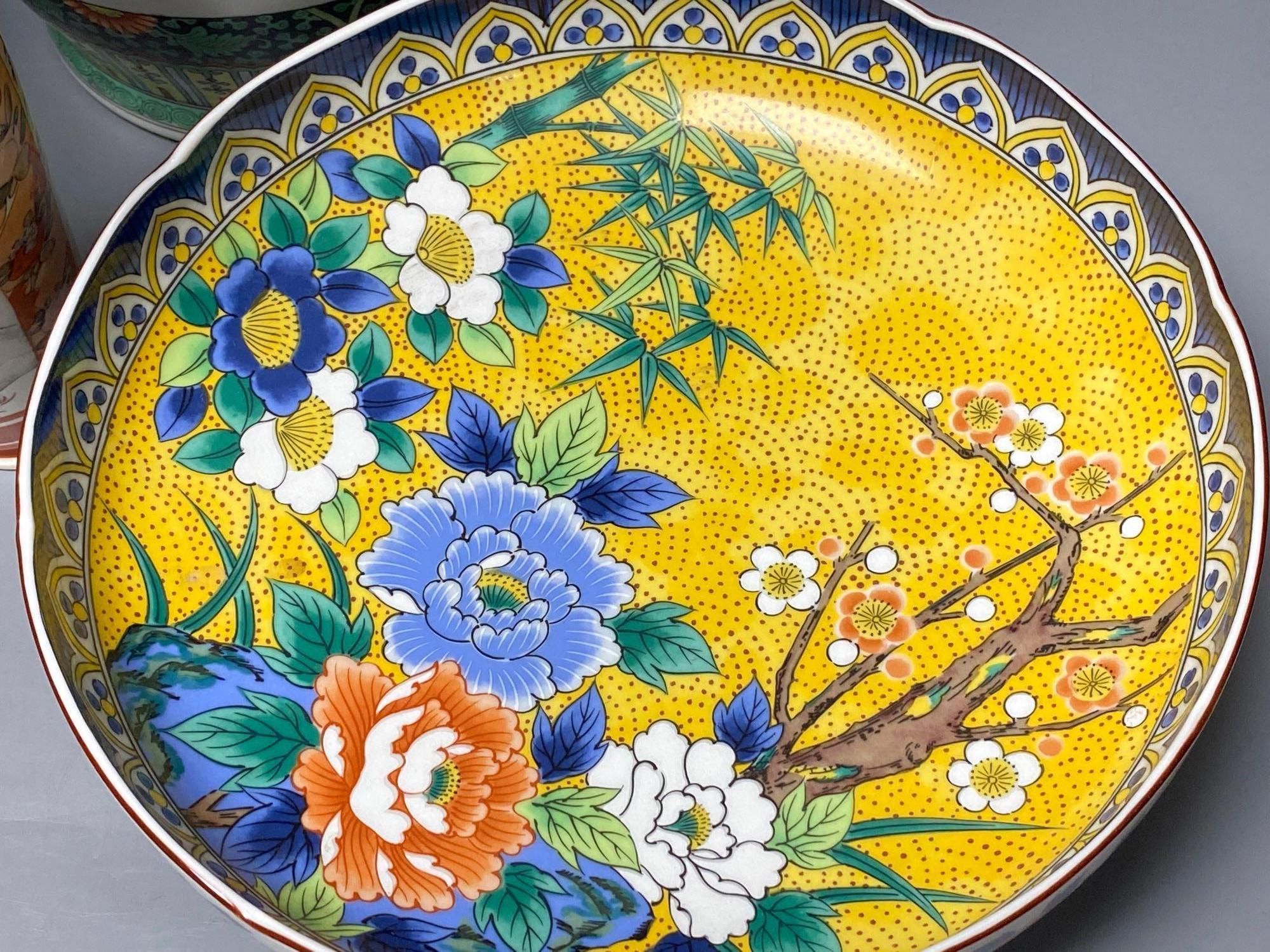 A Chinese cloisonne enamel jar and cover, 22cm a large Chinese famille verte vase, 47cm and three other items